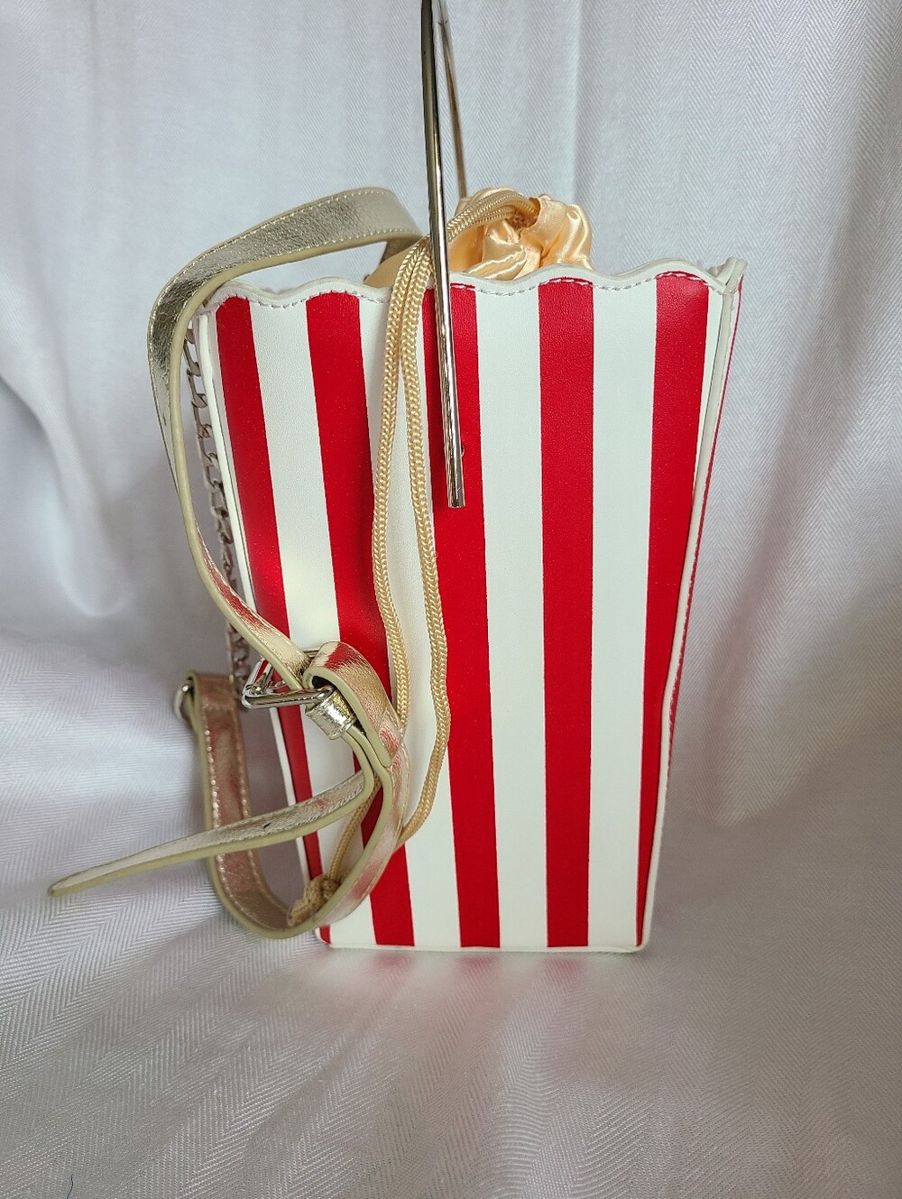 Popcorn Red & White Novelty Crossbody Bag - Fresh and Hot - Picture 4 of 6